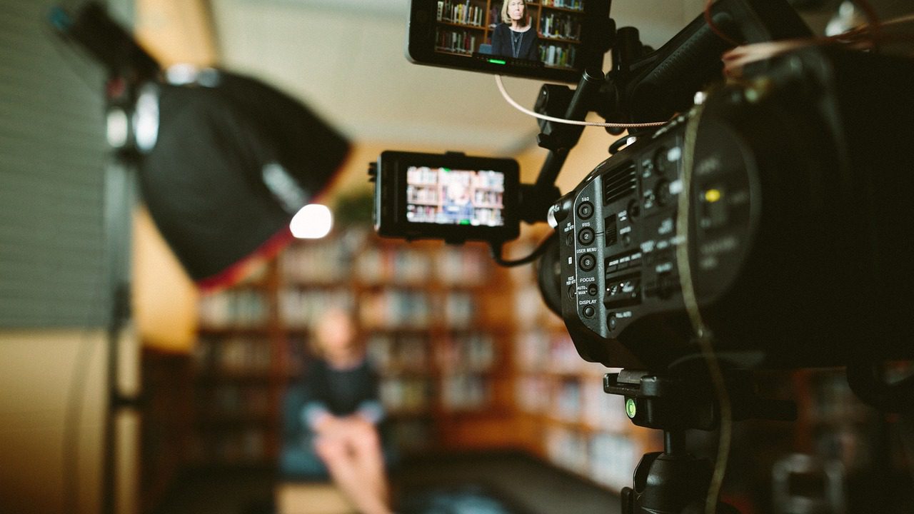 présentation d'un programme de communication vidéo spécial réseaux sociaux